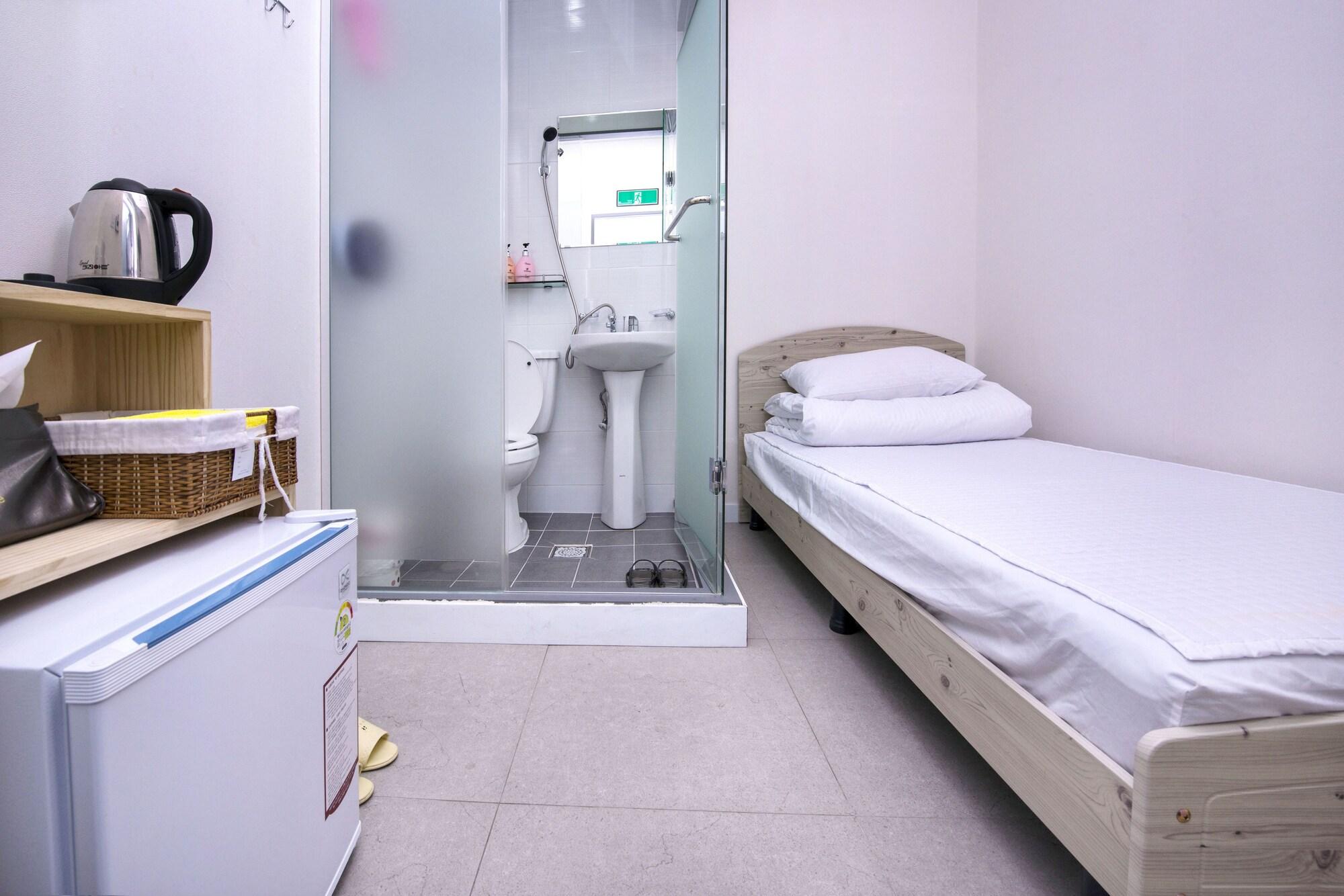 24 Guesthouse Kyunghee University 首爾 外观 照片